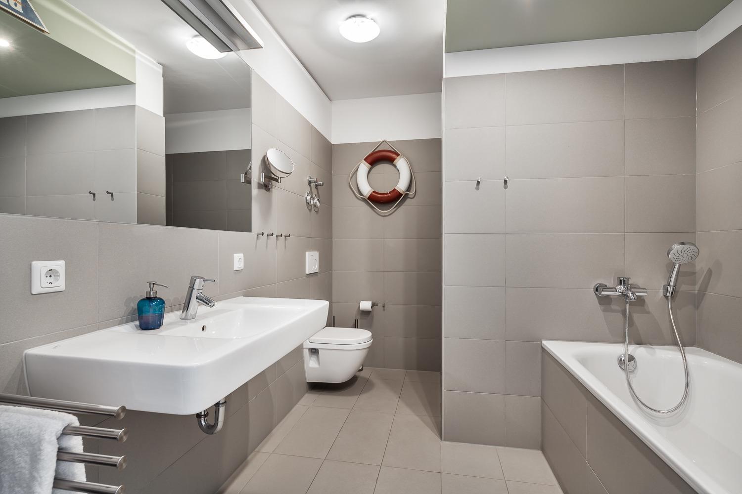 Apartment 5 - 
